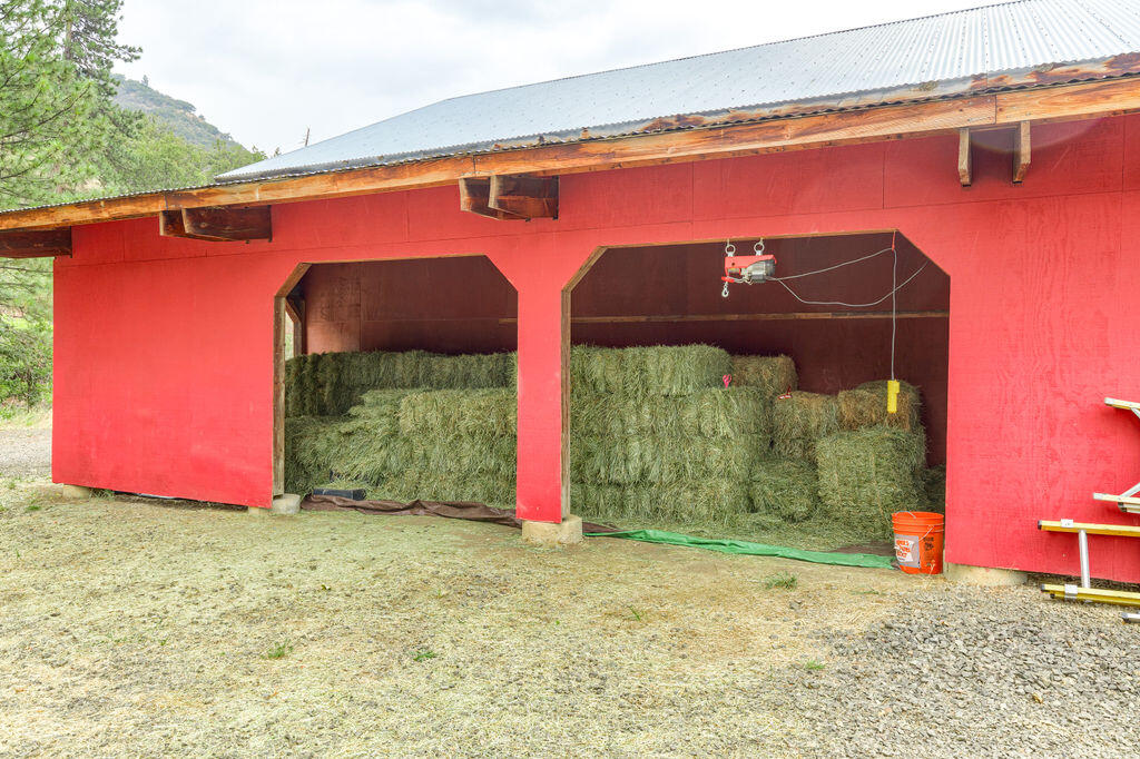 2245 Colestin Road Ashland, OR 97520 - Photo 27 of 69 27