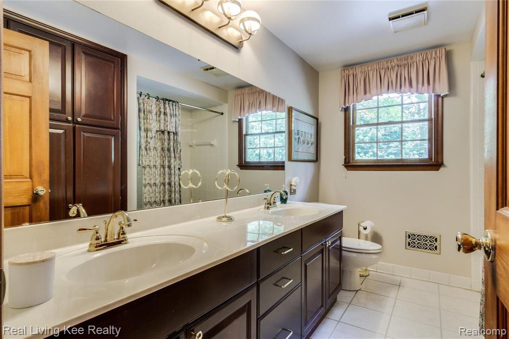 354 Texas Avenue Rochester Hills, MI 48309 - Photo 48 of 62