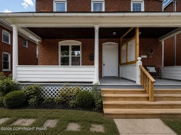 $2,300 | 848 Thomas Street, Unit 850, Stroudsburg, PA 18360