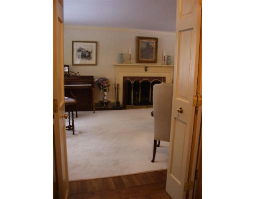 101 Montvale Road Weston, MA 02493 - Photo 4 of 16