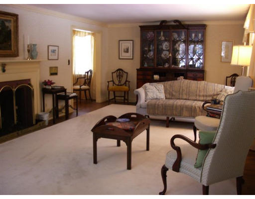 101 Montvale Road Weston, MA 02493 - Photo 5 of 16