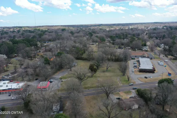 $349,900 | 1405 Hollywood Drive, Jackson, TN 38301