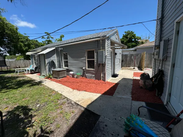 $2,295 | 717 South B Street, Unit 715, Lake Worth Beach, FL 33460