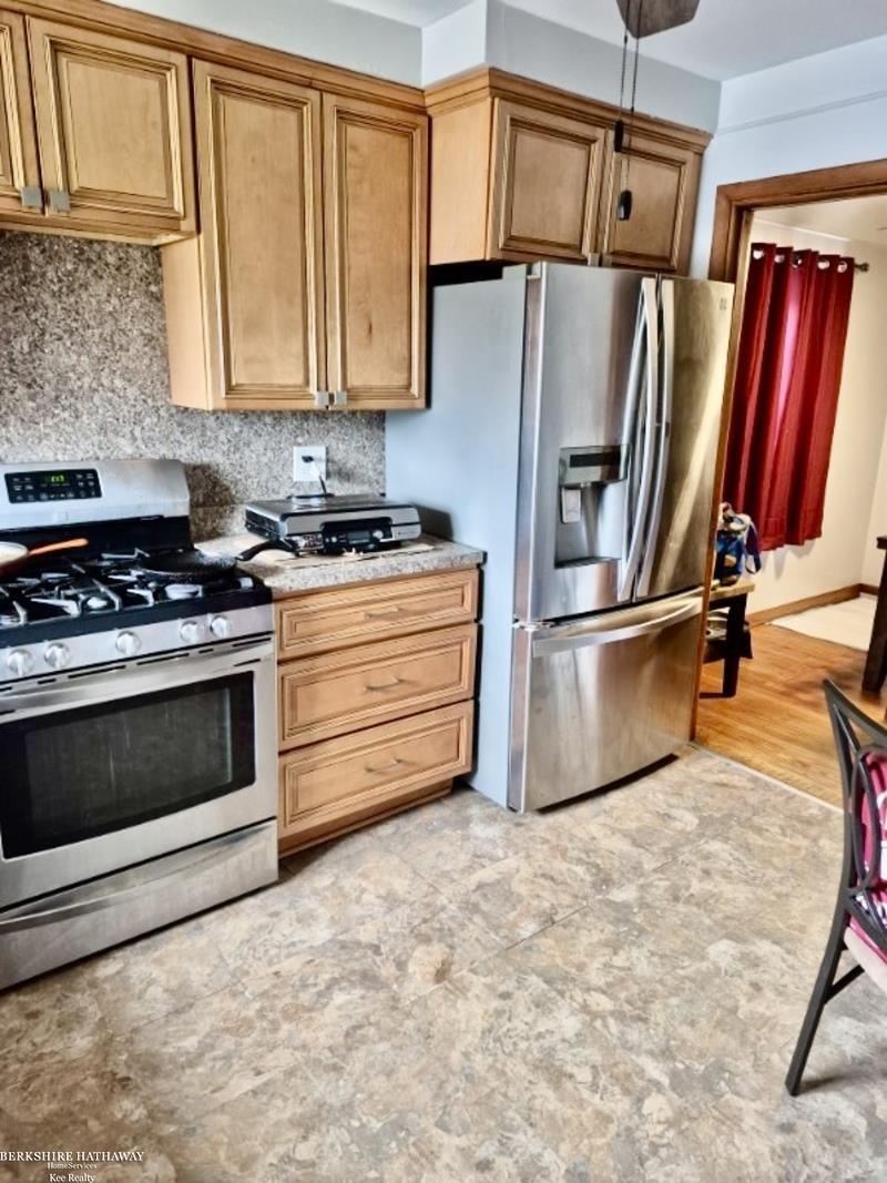 24524 Raven Avenue Eastpointe, MI 48021 - Photo 2 of 25