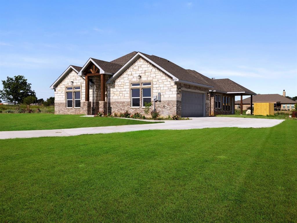 1013 Magnolia Court Springtown, TX 76082 - Photo 2 of 27