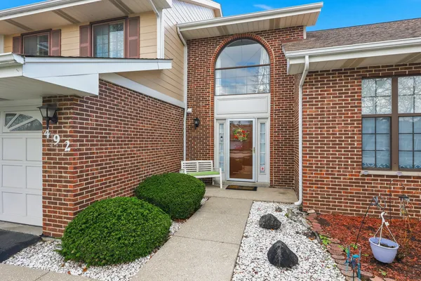 $389,900 | 492 Victoria Lane, Wood Dale, IL 60191