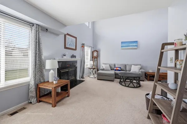 $389,900 | 492 Victoria Lane, Wood Dale, IL 60191