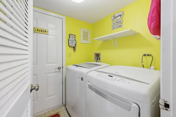 $389,900 | 492 Victoria Lane, Wood Dale, IL 60191