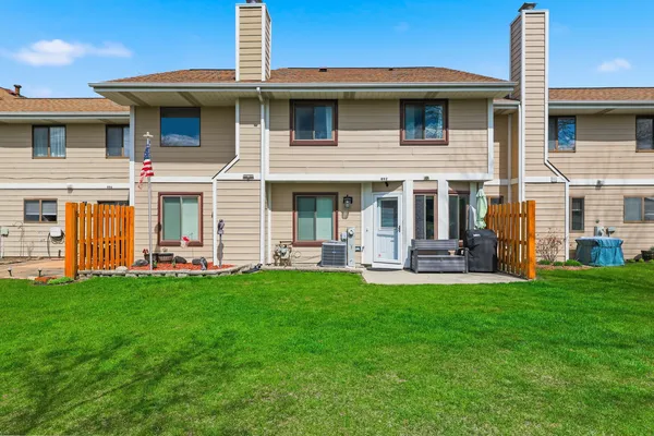 $389,900 | 492 Victoria Lane, Wood Dale, IL 60191