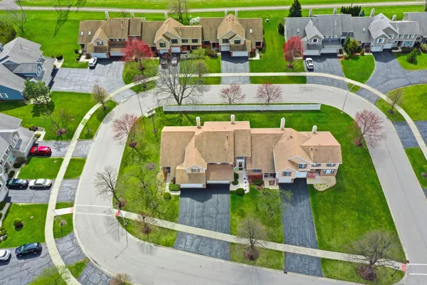 $389,900 | 492 Victoria Lane, Wood Dale, IL 60191