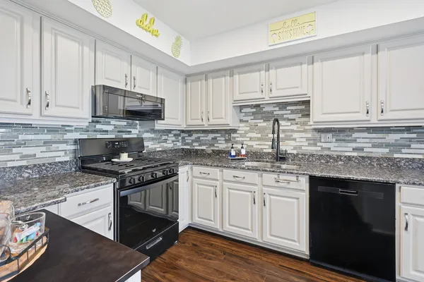 $389,900 | 492 Victoria Lane, Wood Dale, IL 60191