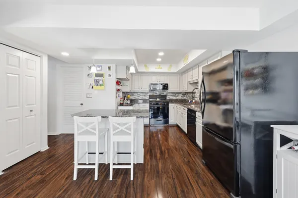 $389,900 | 492 Victoria Lane, Wood Dale, IL 60191