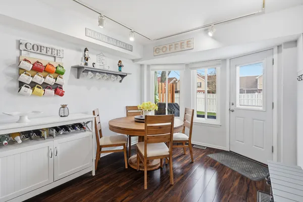 $389,900 | 492 Victoria Lane, Wood Dale, IL 60191