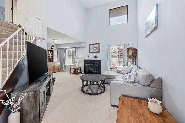 $389,900 | 492 Victoria Lane, Wood Dale, IL 60191