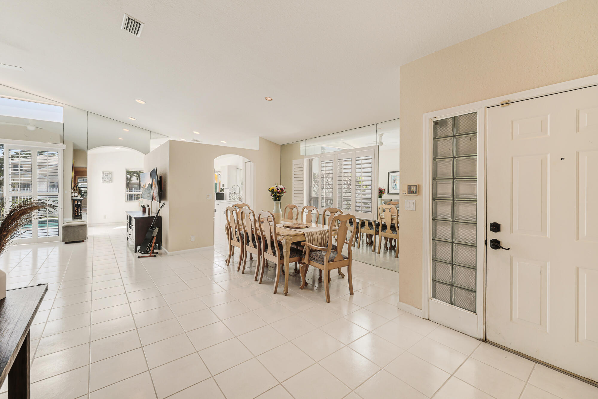 7873 Travelers Tree Drive Boca Raton, FL 33433 - Photo 4 of 55 Come on In