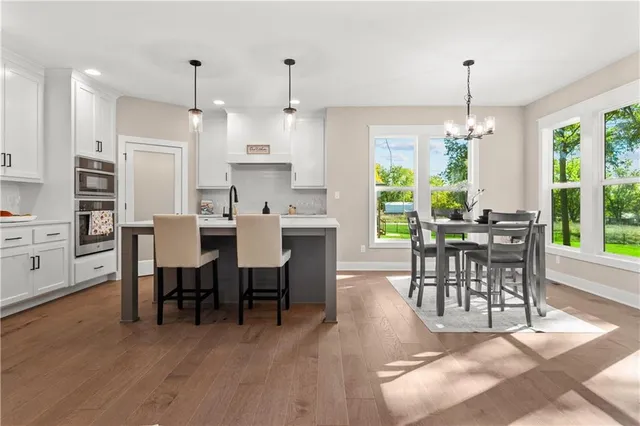 $499,763 | 303 Southwest 17th Street, Oak Grove, MO 64075