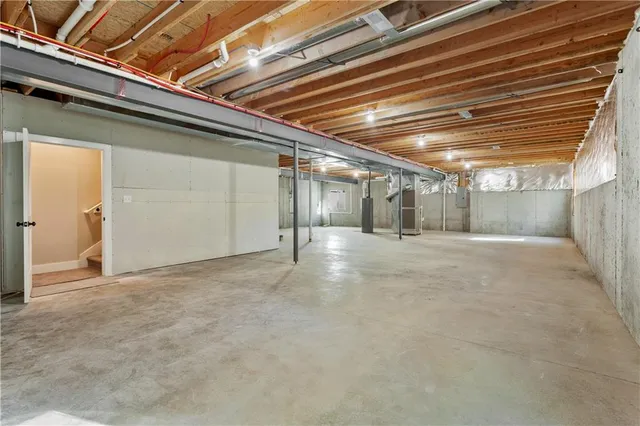 $499,763 | 303 Southwest 17th Street, Oak Grove, MO 64075