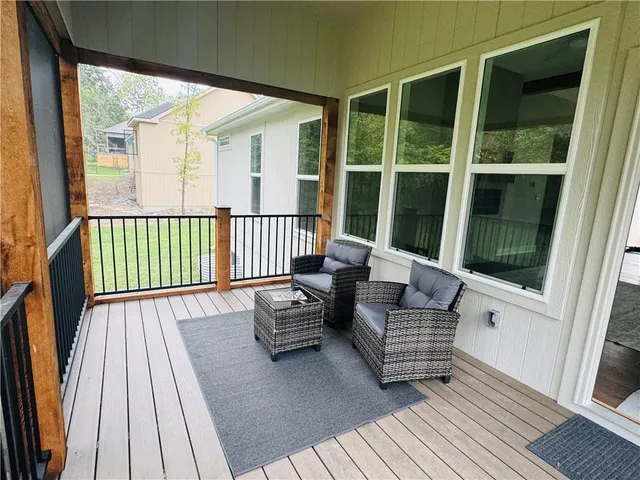 $499,763 | 303 Southwest 17th Street, Oak Grove, MO 64075