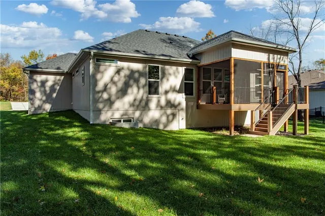 $499,763 | 303 Southwest 17th Street, Oak Grove, MO 64075