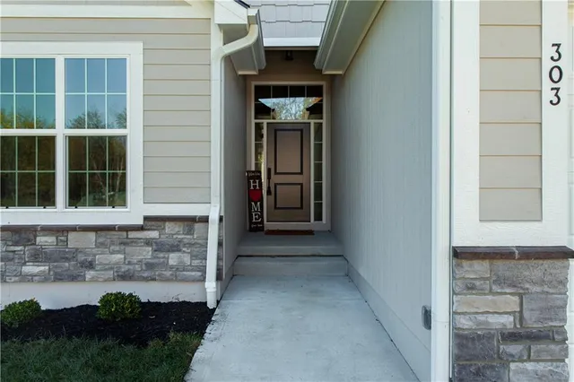 $499,763 | 303 Southwest 17th Street, Oak Grove, MO 64075