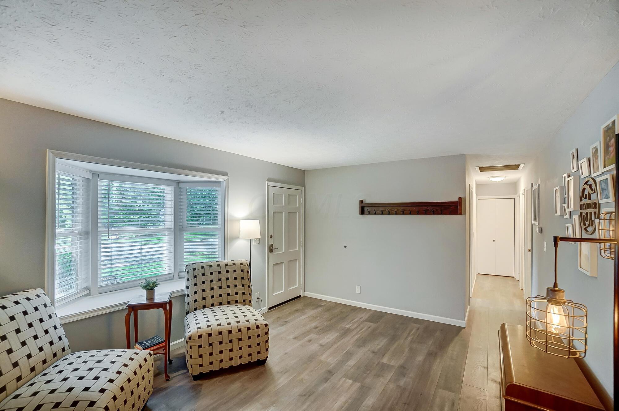 122 Hawthorne Road Sunbury, OH 43074 - Photo 5 of 36 Large Living Room