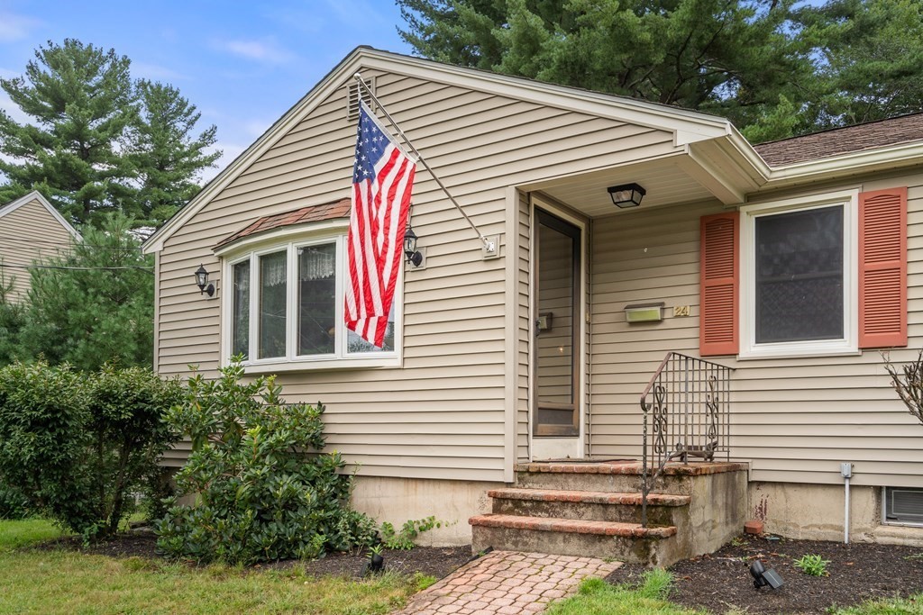 24 Lindor Road North Reading, MA 01864 - Photo 3 of 26 Gallery Image 3