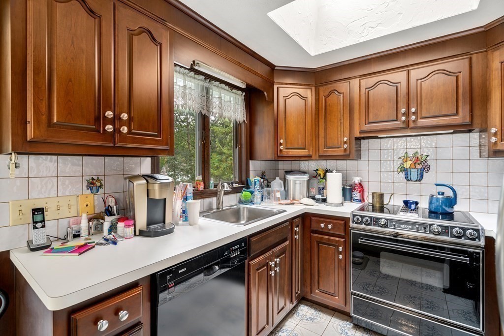 24 Lindor Road North Reading, MA 01864 - Photo 10 of 26 Gallery Image 10