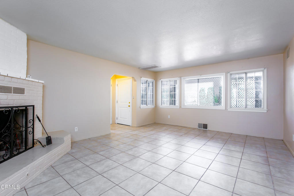 45027 Division Street Lancaster, CA 93535 - Photo 6 of 27