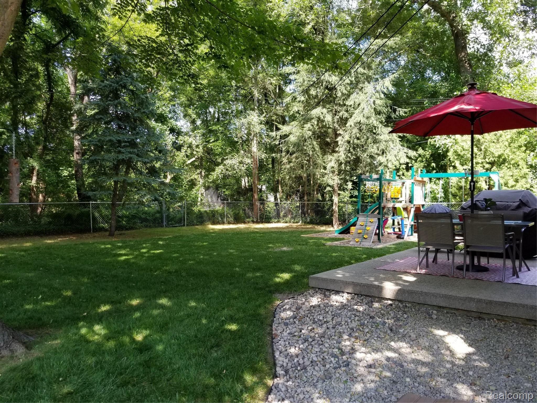 233 Wallace Way Howell, MI 48843 - Photo 53 of 64 20210803_155036.jpg