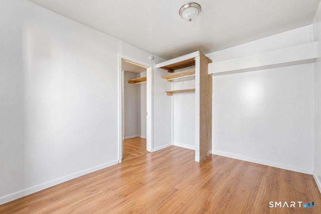 33 Vista Place Waterbury, CT 06708 - Photo 8 of 29 Gallery Image 8