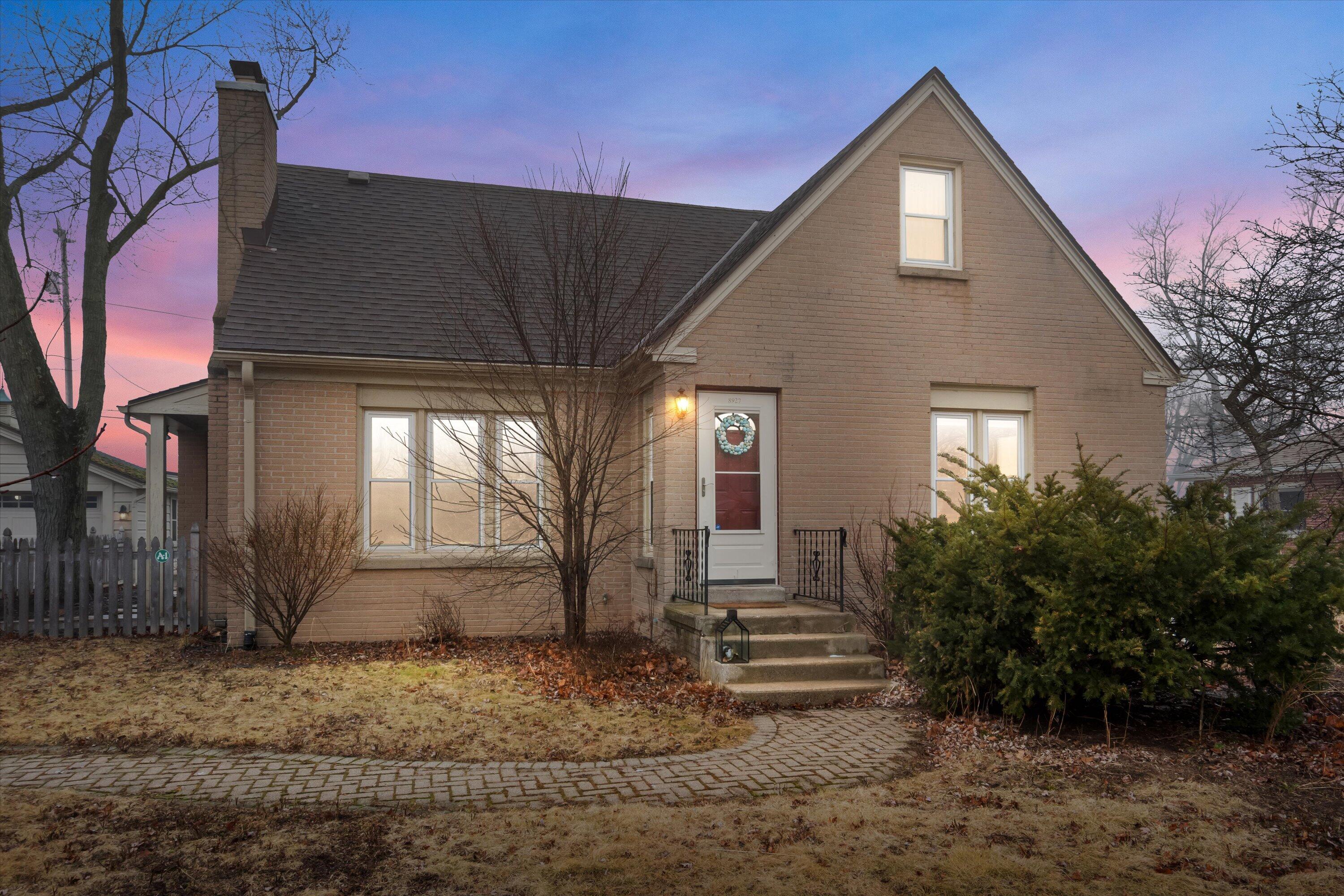 8927 North Navajo Road Bayside, WI 53217 - Photo 1 of 1 Virtual twilight