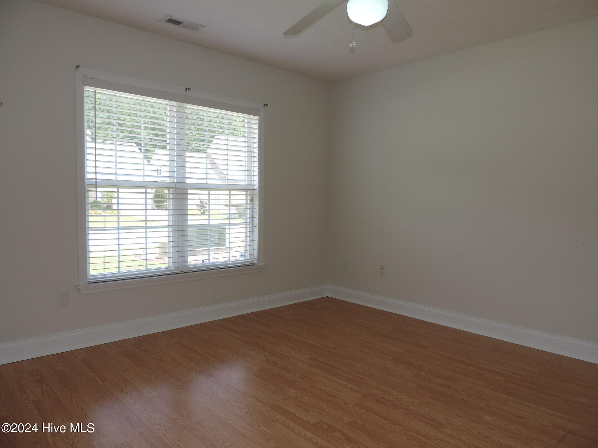327 Neuchatel Road New Bern, NC 28562 - Photo 14 of 27 front bedroom downstairs