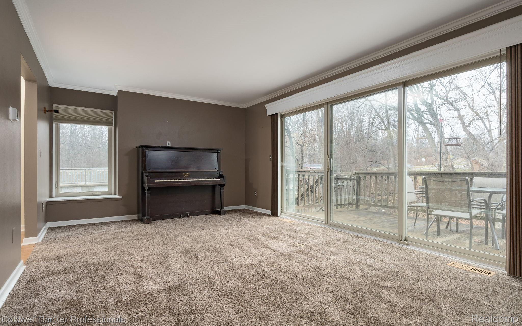 615 Oakbrook West, Unit 11 Rochester, MI 48307 - Photo 6 of 27 6-web-or-mls-615-Oakbrook-West-6.jpg