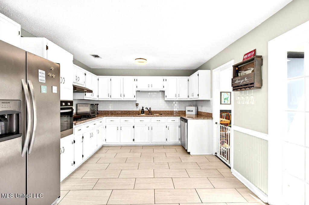 12214 Stone Road Gulfport, MS 39503 - Photo 7 of 41 12214StoneRd-13