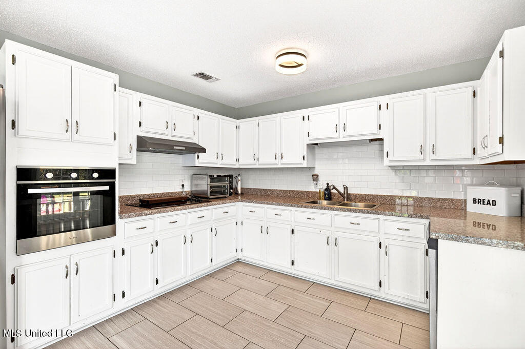 12214 Stone Road Gulfport, MS 39503 - Photo 8 of 41 12214StoneRd-14