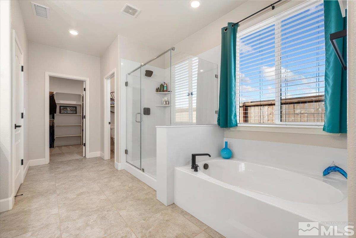 2711 McCauley Ranch Boulevard Reno, NV 89521 - Photo 21 of 40 a bathroom with a bathtub and a shower