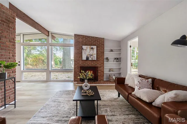 $204,900 | 13 Bayberry Lane, Florissant, MO 63033