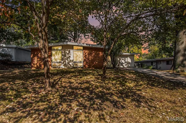 $199,900 | 13 Bayberry Lane, Florissant, MO 63033