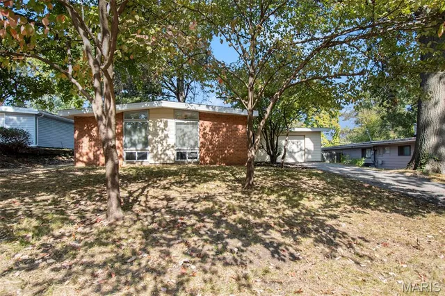 $199,900 | 13 Bayberry Lane, Florissant, MO 63033