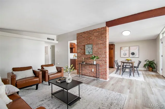 $199,900 | 13 Bayberry Lane, Florissant, MO 63033