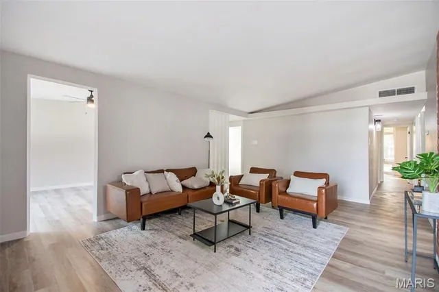 $199,900 | 13 Bayberry Lane, Florissant, MO 63033