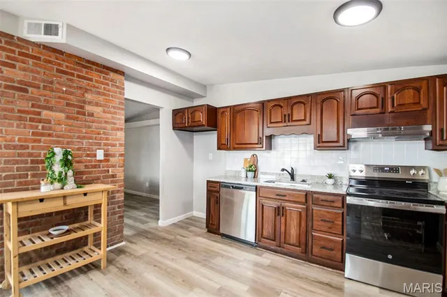 $199,900 | 13 Bayberry Lane, Florissant, MO 63033