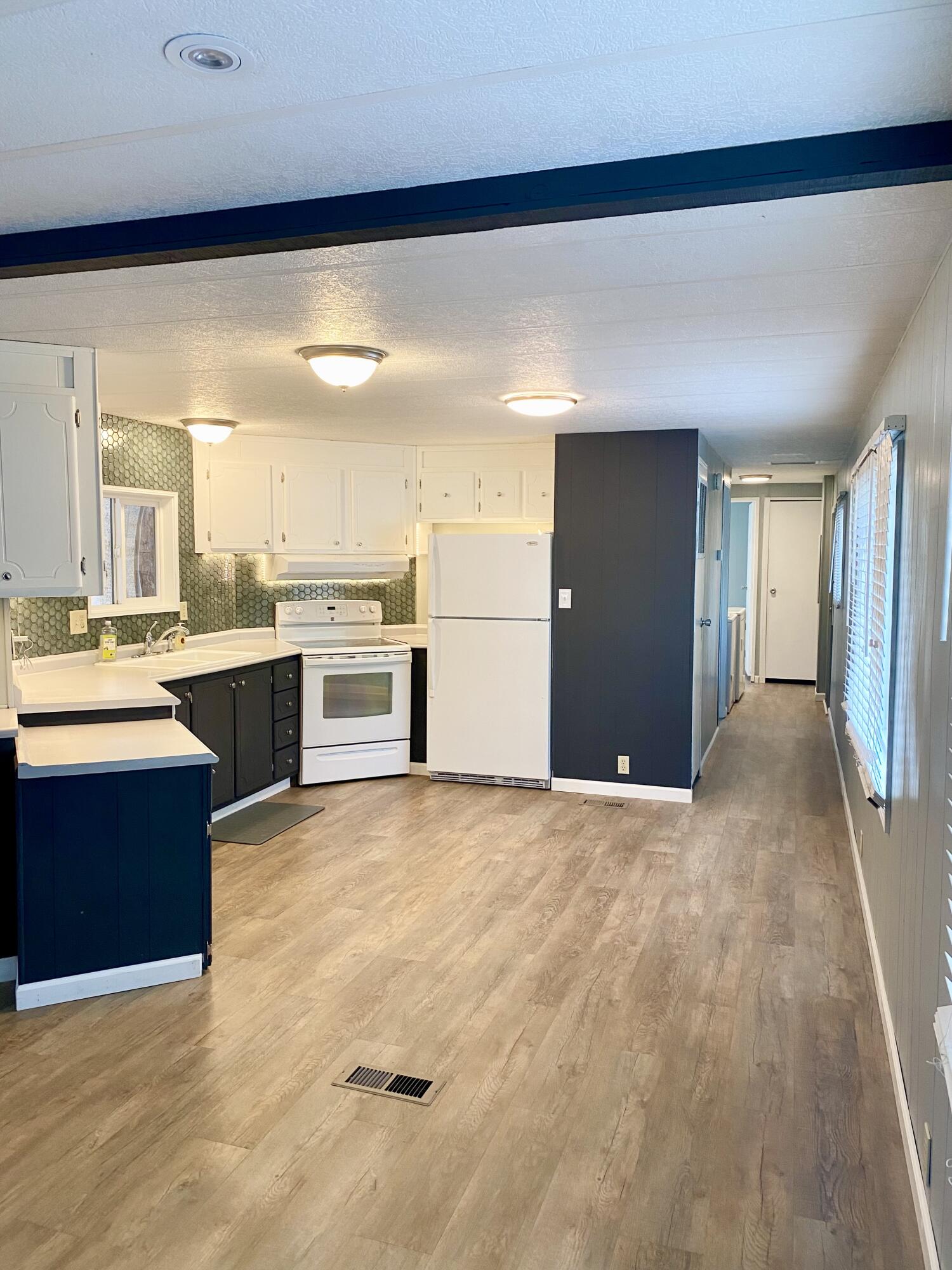 60311 Cheyenne Road, Unit 11 Bend, OR 97702 - Photo 4 of 42 IMG_0477