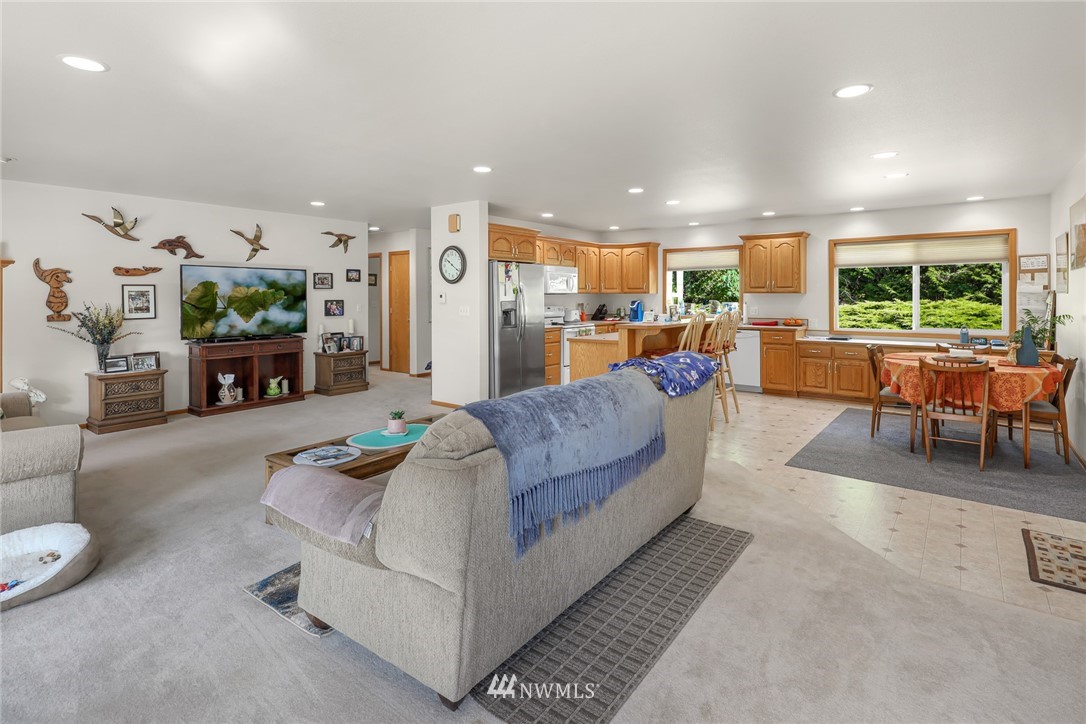 520 Harvey Road Blaine, WA 98230 - Photo 4 of 29 Gallery Image 4