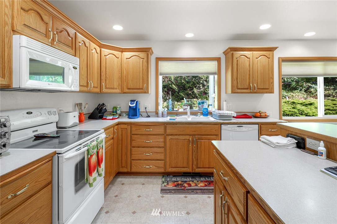 520 Harvey Road Blaine, WA 98230 - Photo 10 of 29 Gallery Image 10