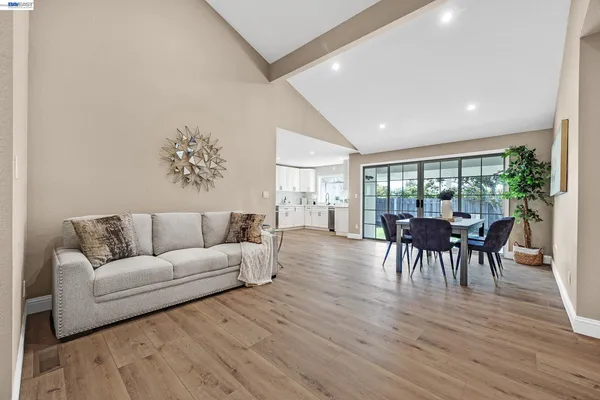 $1,099,000 | 186 Mt Wilson Way, Clayton, CA 94517