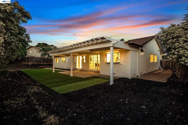 $1,099,000 | 186 Mt Wilson Way, Clayton, CA 94517