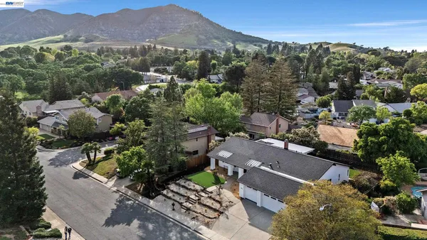 $1,099,000 | 186 Mt Wilson Way, Clayton, CA 94517