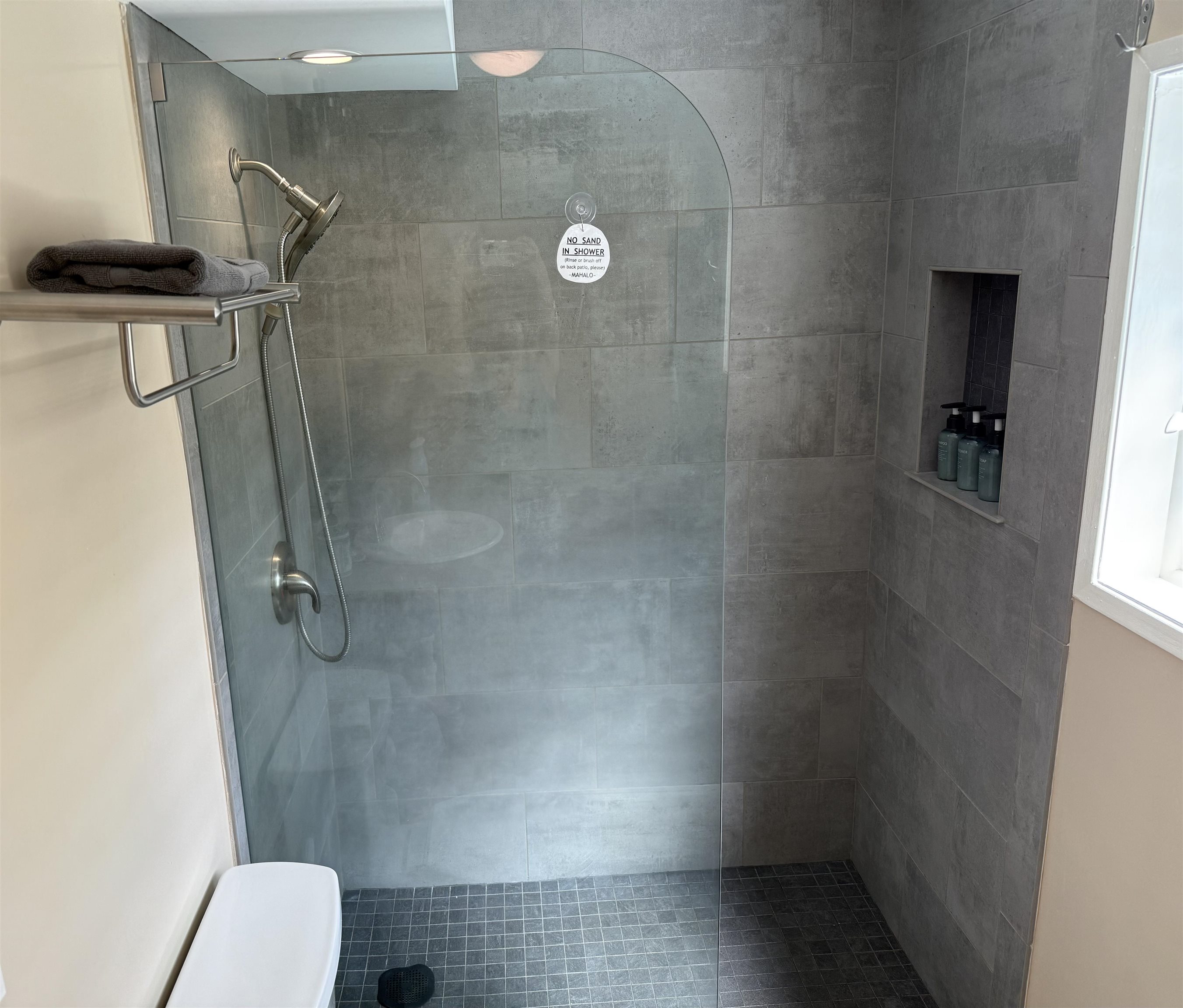 120 Hui F Road, Unit J1 Lahaina, HI 96761 - Photo 15 of 36 a bathroom with a shower