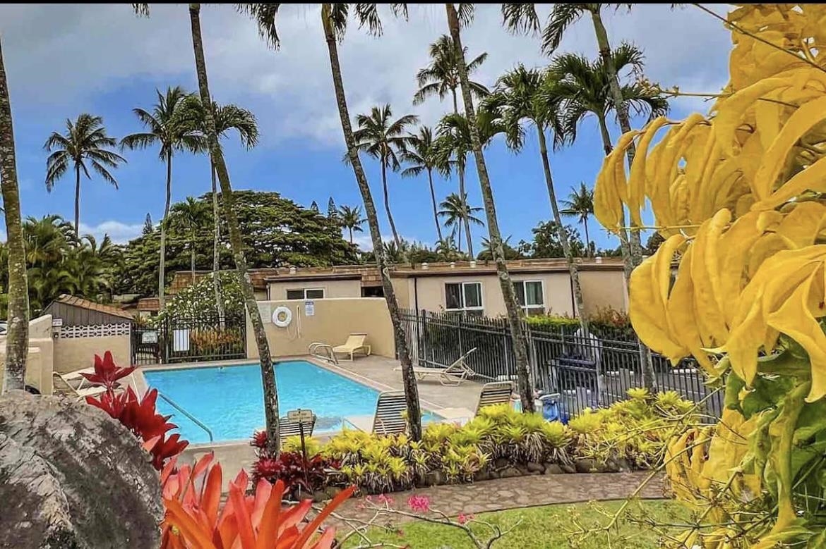 120 Hui F Road, Unit J1 Lahaina, HI 96761 - Photo 29 of 36 front view of small house with potted plants
